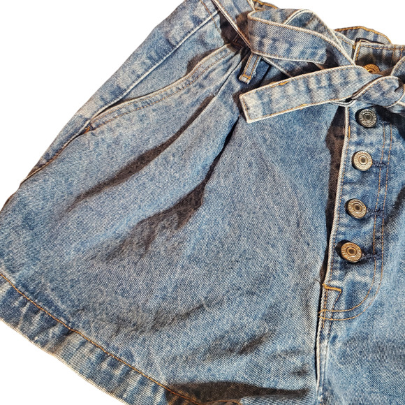 Abercrombie & Fitch Natural Rise Short Women's Size 29 / 8 Button Fly with Belt - Picture 4 of 15